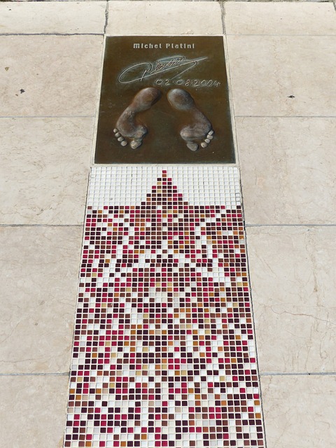 表现让西班 表现让西班